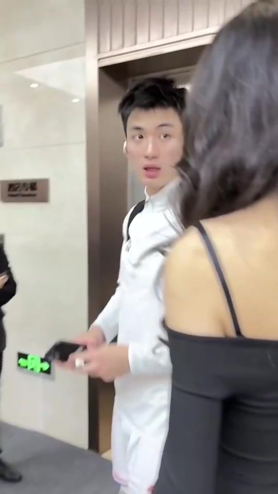有丶好看求拍照的小姐姐把于德豪給驚艷住了