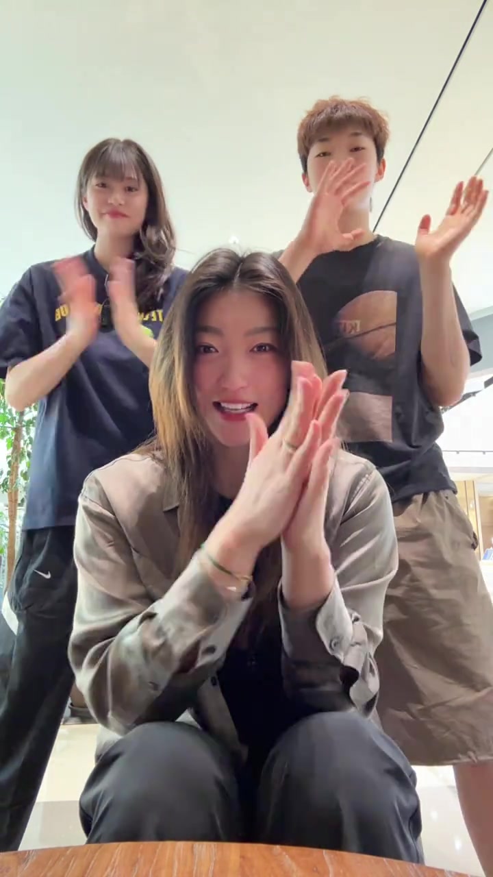 好久不見李夢(mèng)的shtuupanddance手勢(shì)舞