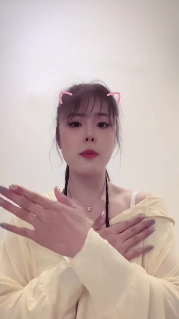 可可愛(ài)愛(ài)李月汝手勢(shì)舞希望你快樂(lè)無(wú)論和誰(shuí)無(wú)論在哪?
