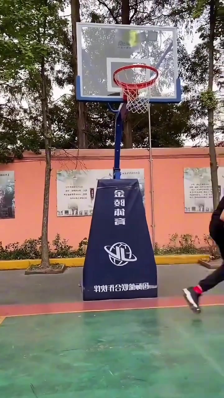 隨便扣籃的妹子和張子宇整個(gè)雙塔不起飛