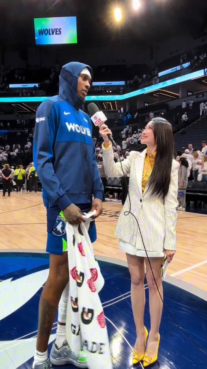 麥克丹尼爾斯這小腿也就比孟超粗一點點