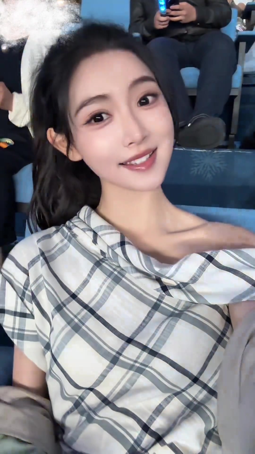 真美啊美女主播金佳悅鳥巢看張杰演唱會