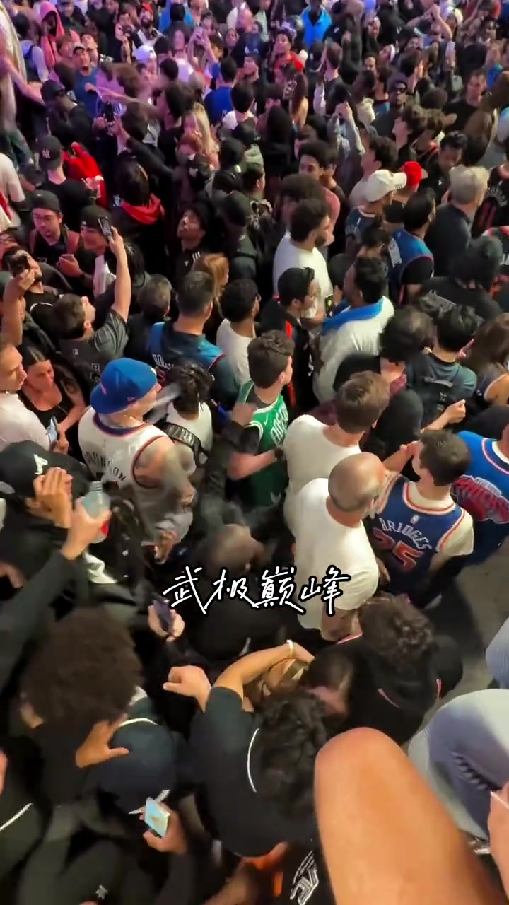 這也太勇了綠軍球迷賽后在尼克斯球迷的嘲諷中離開...