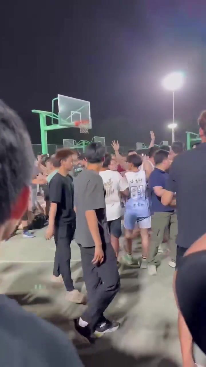 無裁判的正式籃球賽結(jié)果不是很容易猜到嗎